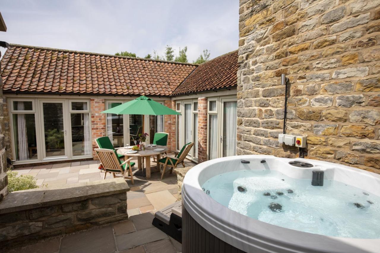 Thirley Cotes Farm Cottages สการ์โบโรห์ ภายนอก รูปภาพ